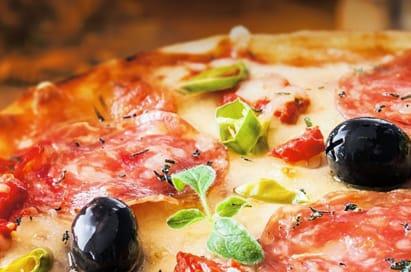 <p>Traditional Pizza making</p>